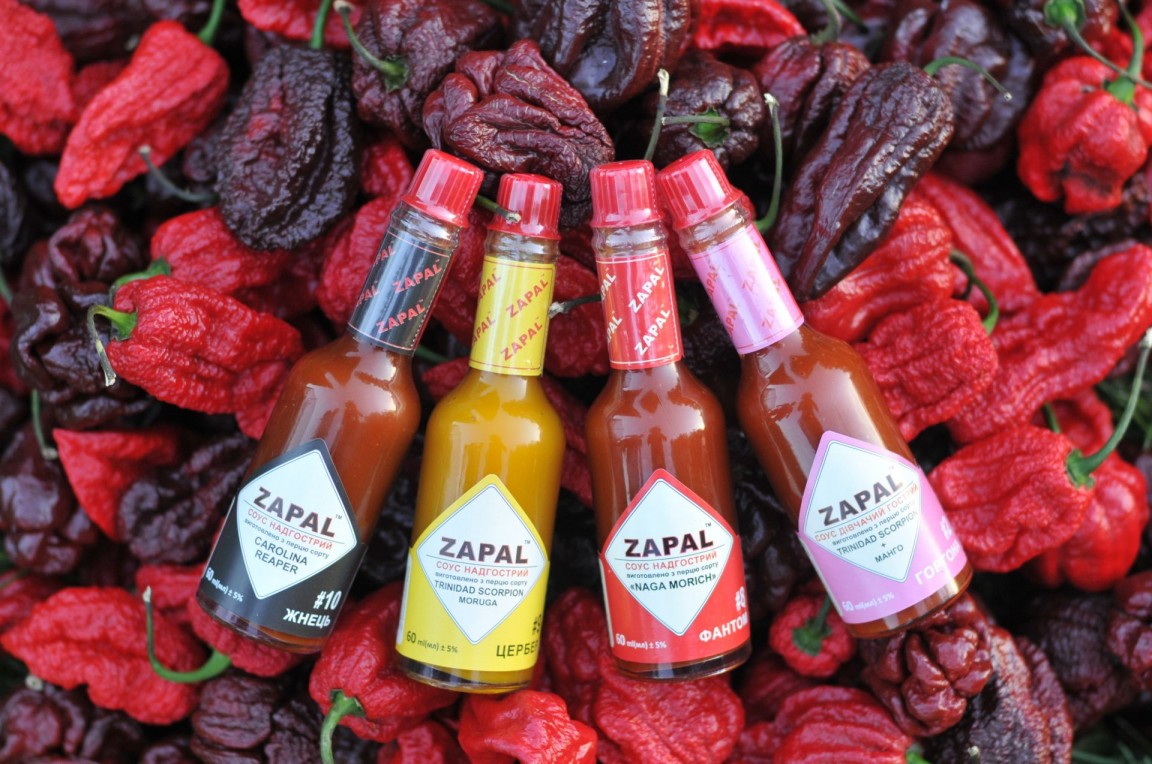 Salsas picantes y pimiento / Гострі соуси і перець